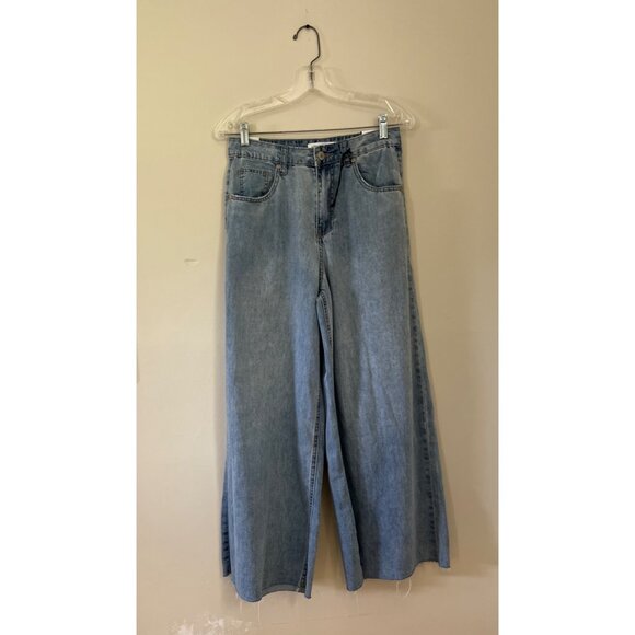 NWT Almost Famous Juniors Size 7 Ultra High Rise Wide Leg Crop Denim Blue Jeans - Picture 1 of 5